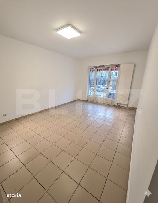 Spatiu comercial cu 2 Intrari Stradale, 70 mp, zona Micro 11