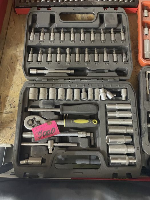 Наборы ключей и головок.