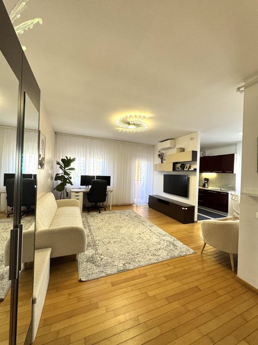 Proprietar,vând apartament 3 camere și 2 băi în Torontalului