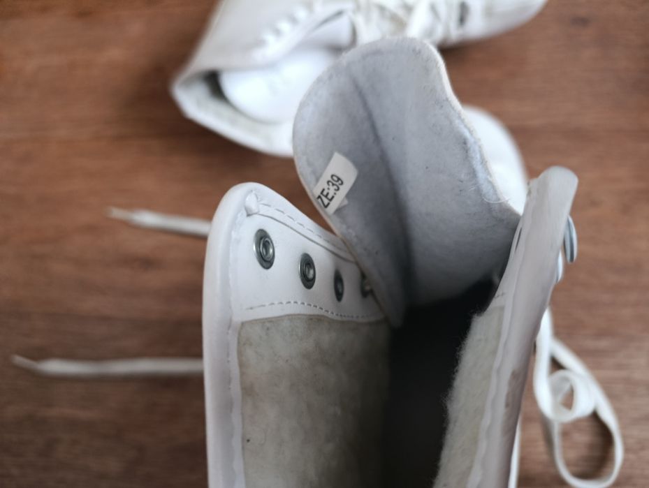 Продам коньки фигурные