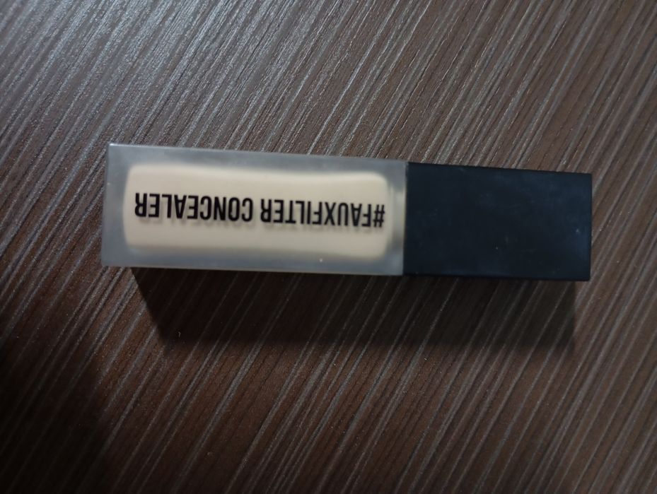 Concealer huda beauty nou fara eticheta