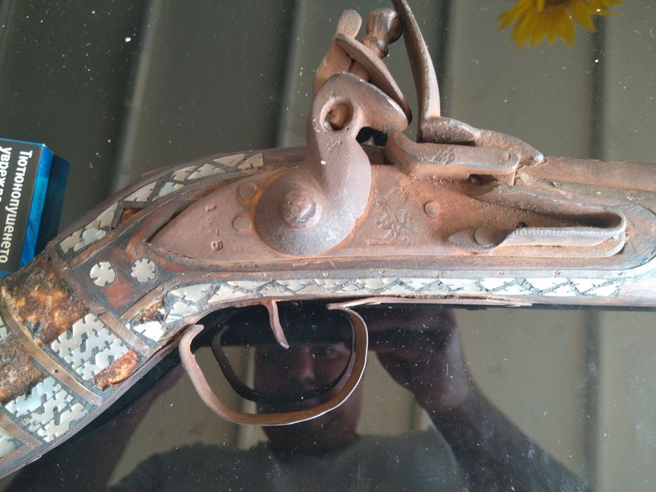 Продавам антикварен Хайдушки Тромблон със седеф и бронзов обков Уникат