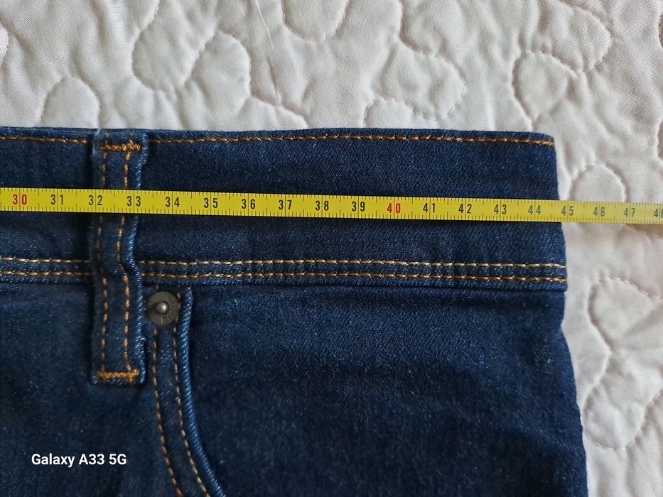 Vând blue jeans Mustang Washington. 
Toate detaliile sunt in poze. 
Vi