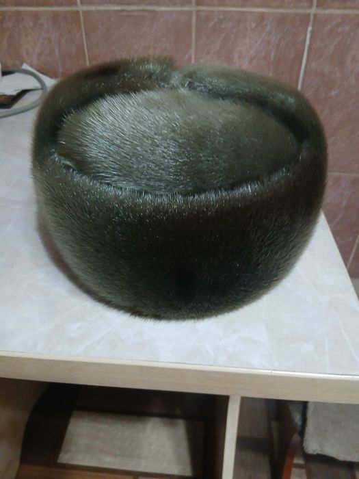 Продаю мужскую кепку из нерпы.