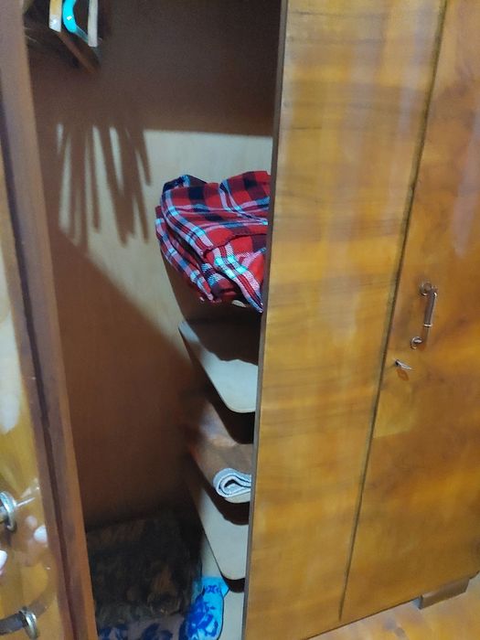 Гардероб с орехов фурнир