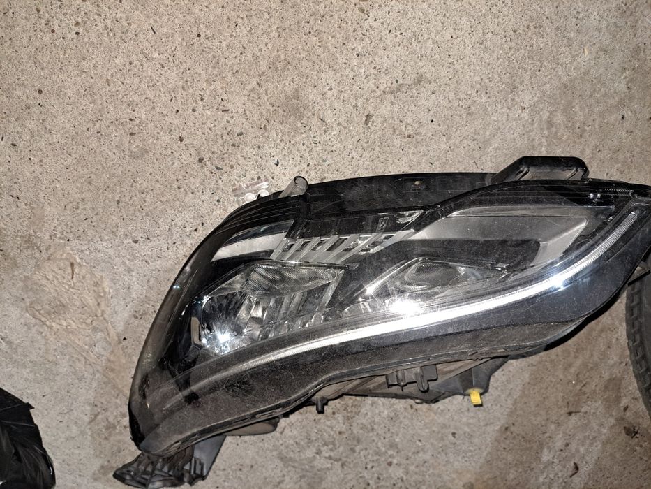 Фарове пежо 3008 2018 година  в перфекмо  състояние оргинални