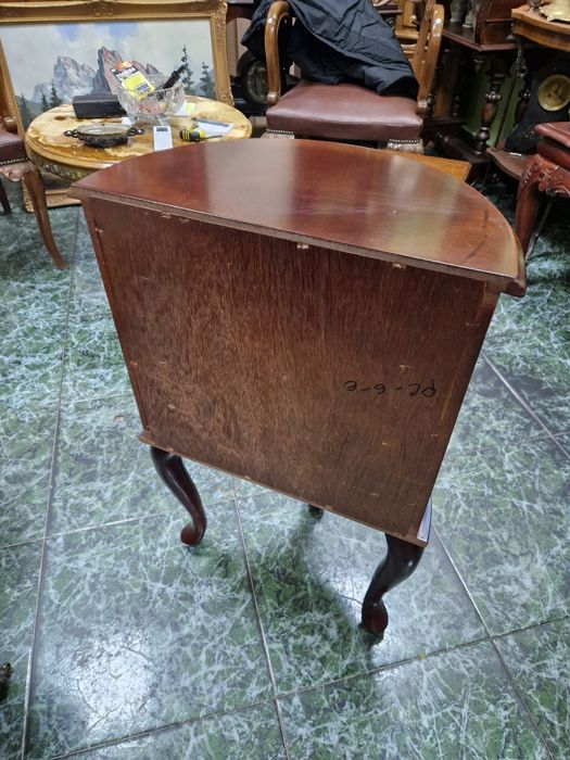 Уникална антикварна конзолна масичка за бижута