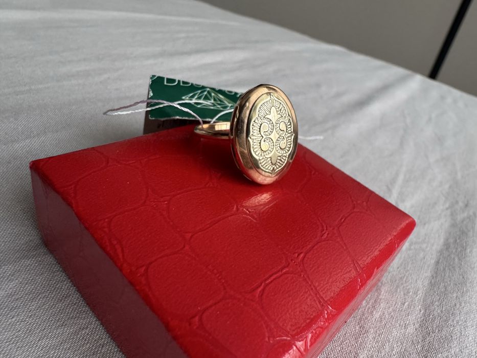 Продам кольцо золотая новая