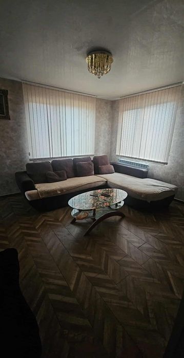 Ъглов диван за хол