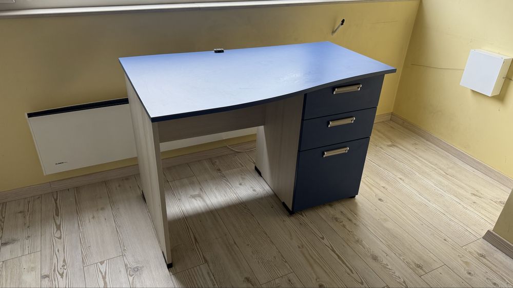 Детско бюро ПДЧ в син и светъл дървесен нюанс