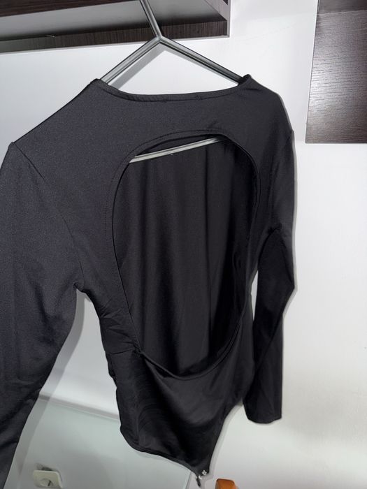 Боди Stradivarius с гол гръб