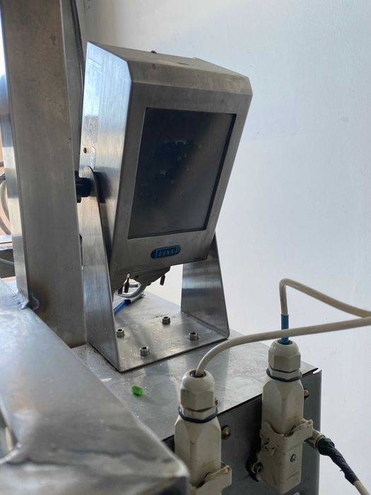 Пакетираща вертикално, тегловна машина за пакети от 1-4кг, почти нова