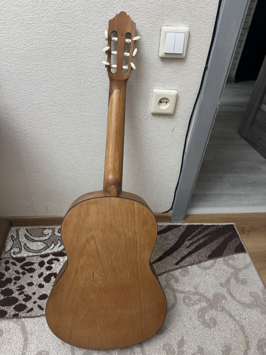 Классическая гитара YAMAHA C40M. Оригинал.
