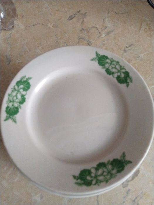 Продам тарелки мелкие