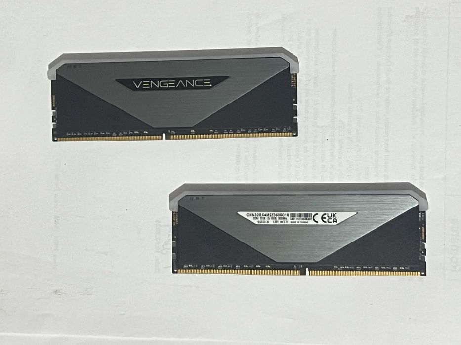 Vând Kit 32gb Ram (2x16gb) Corsair Vengeance RGB DDR4