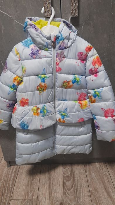 Демисезонная куртка на девочку