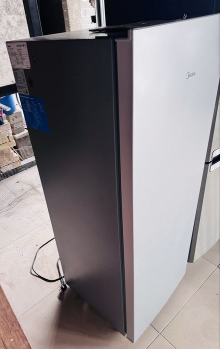 Продается отличный Морозильник стоячи