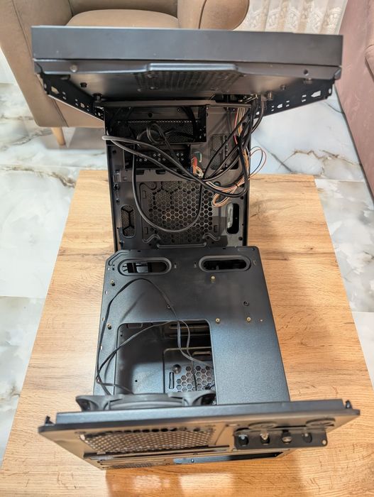 vând carcasa mATX, iTX