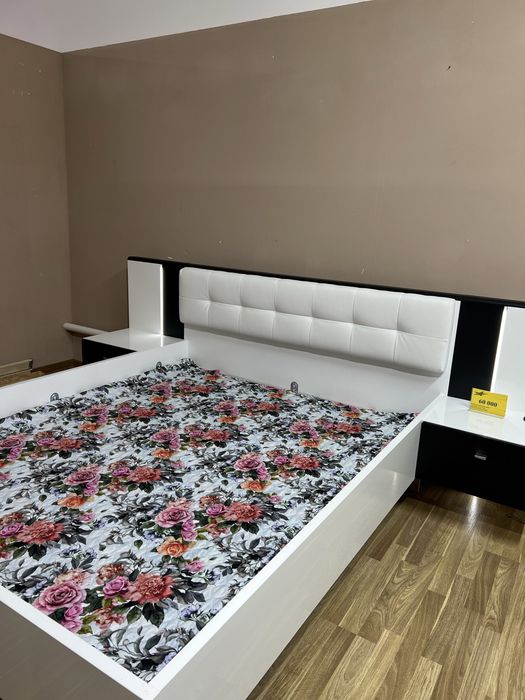 Продам новый кровать и комод