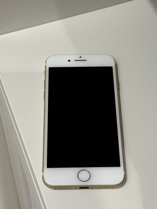 Телефон iPhone 7 128ГБ
