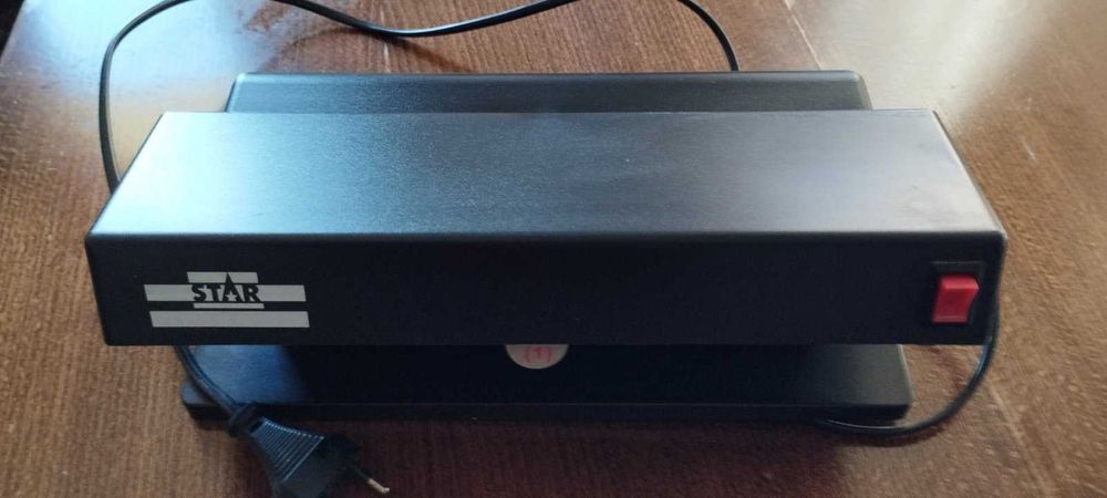 Машина за проверка на фалшиви банкноти