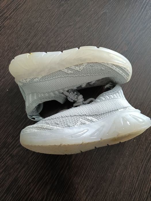 Продам кроссовки для мальчика