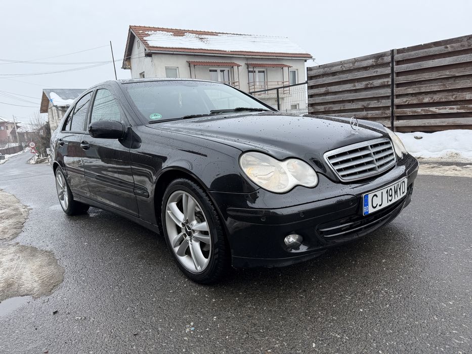 Mercedes-Benz.  C220 ,150cp