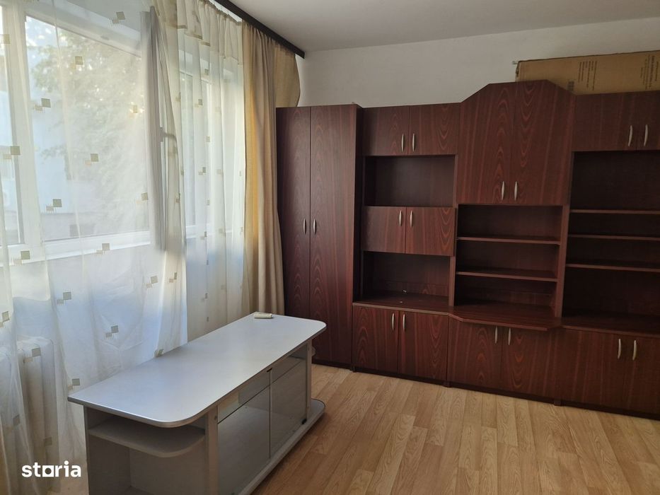 Apt 3 camere nedecomandat, zona Malu Rosu, et 1/4