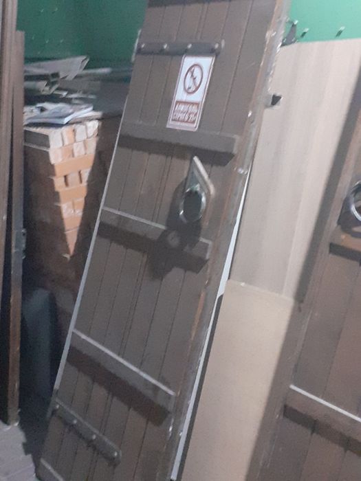 Продам  межкомнатные двери