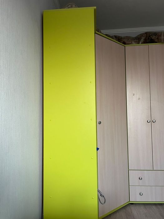 Продам шкаф в детскую комнату.