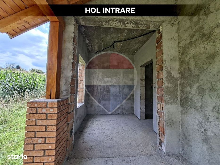 Casă cu 4 camere de vânzare