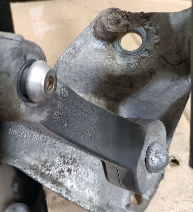 Suport tampon cauciuc la toba;Audi Seat VW...Bluza top Marim top