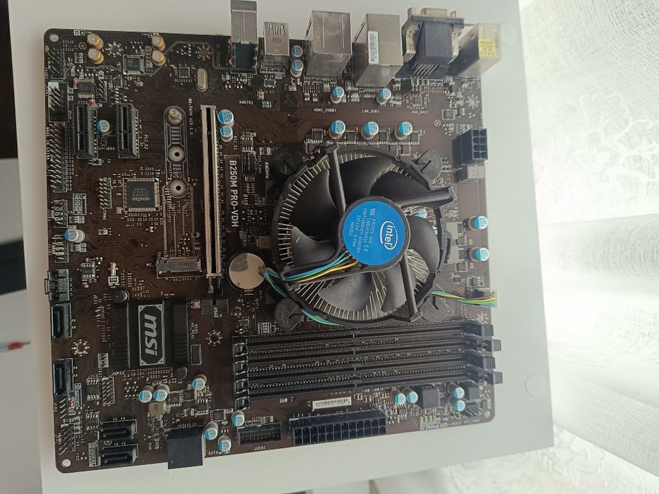 Vând placa te baza B250M Pro-vdh =+Procesor i 3 7100 3.9gh soket 1151