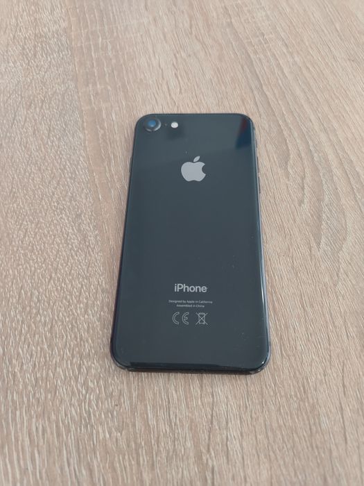 Продаётся Айфон 8, в отличном состоянии