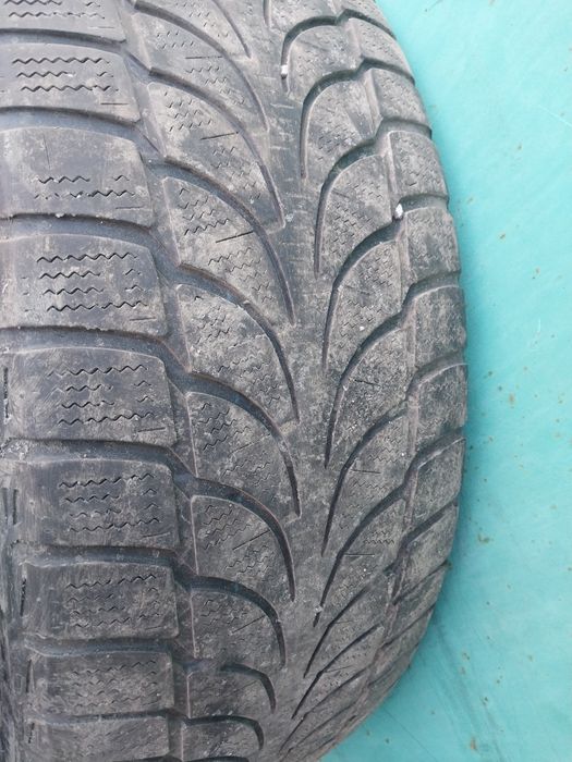 2 шины Bridgestone 235 55 R19. Торга нет.