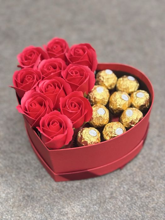 Кутия с бонбони , подаръци