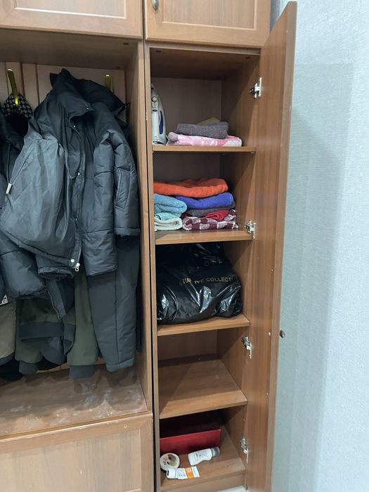 Продам шкафы в прихожией