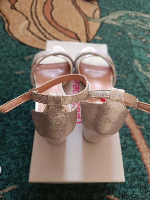 Pantofi eleganti argintii