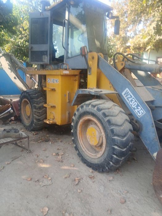 фронтальный погрузчик XCMG WL30-25.