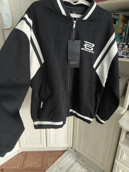 Продам женский спортивный костюм.