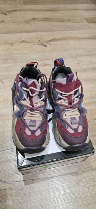 Продам кроссовки б/у