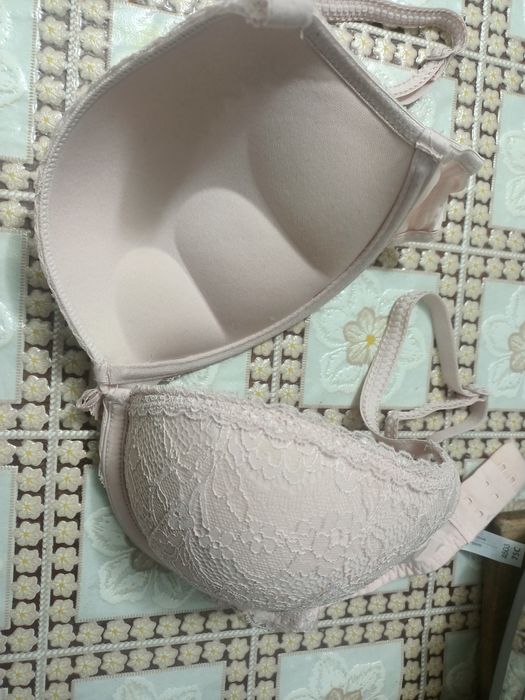 Vând sutieni noi 75C calitate