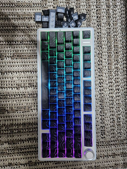 Продам новые чёрно прозрачные кейкапы