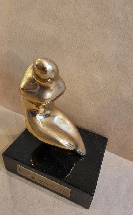 Bronz . M. Guguianu statuie . Sculptura