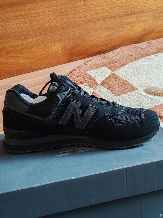 Vînd pantofi sport New balance.