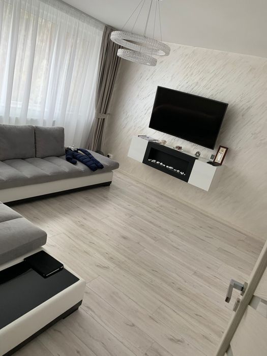 Vand apartament cu 3 camere mobilat si utilat