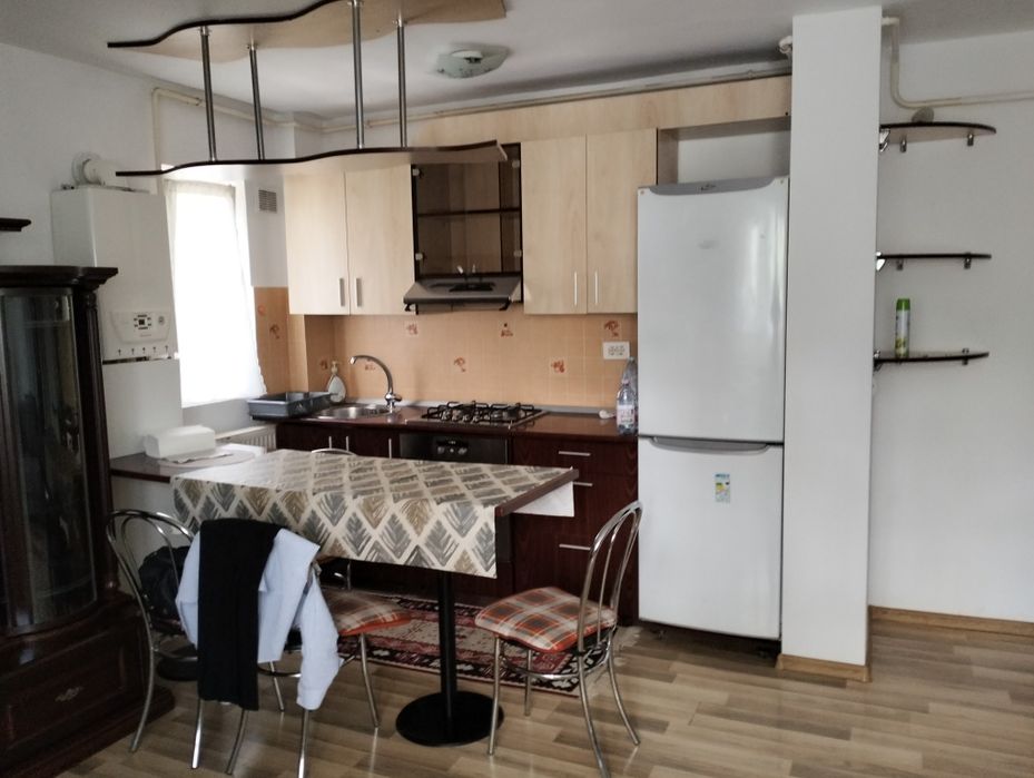 Inchiriez apartament 3 camere