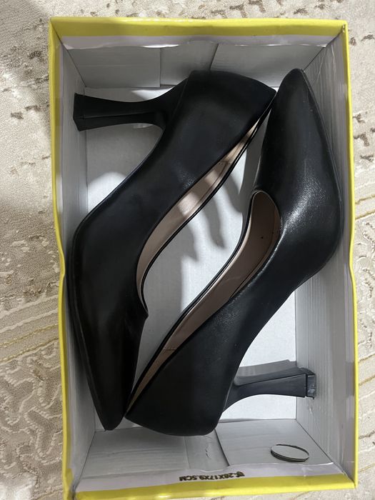 Черные каблуки Roseball