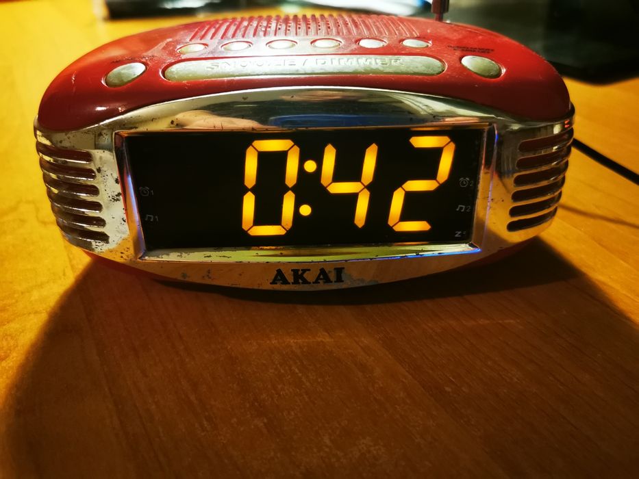 Radio cu ceas AKAI