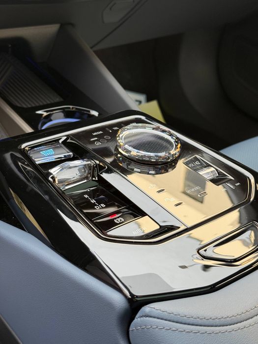 BMW i5 35L full option